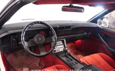 Chevrolet-Camaro-1986-White-Red-39