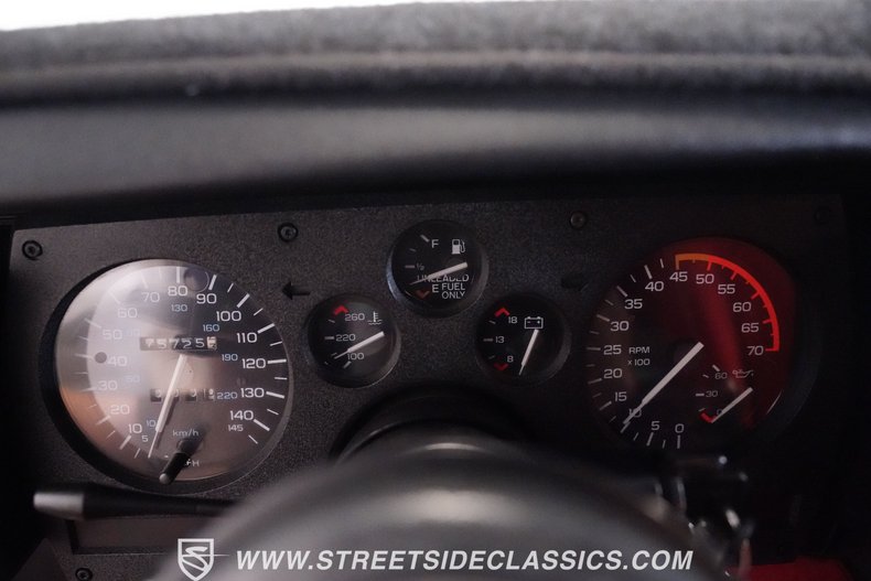 Chevrolet-Camaro-1986-White-Red-40