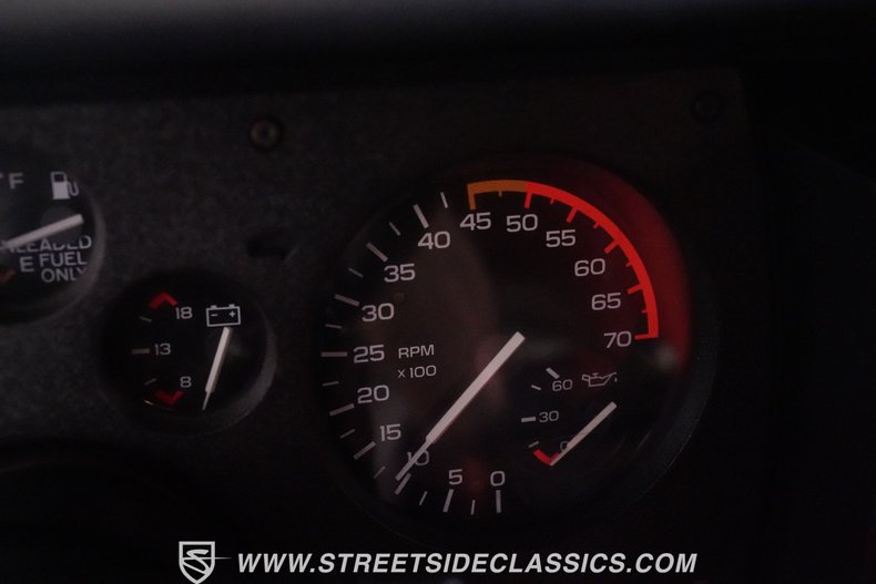 Chevrolet-Camaro-1986-White-Red-42