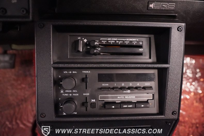 Chevrolet-Camaro-1986-White-Red-43