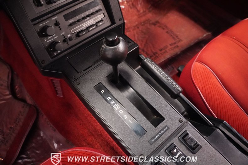 Chevrolet-Camaro-1986-White-Red-44