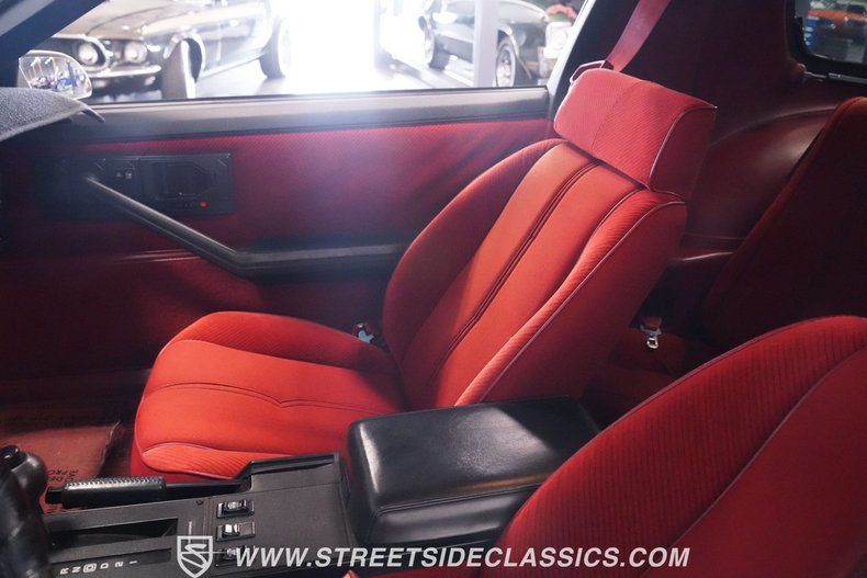 Chevrolet-Camaro-1986-White-Red-48