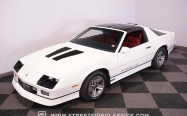 Chevrolet-Camaro-1986-White-Red-5