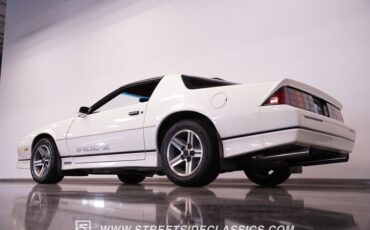 Chevrolet-Camaro-1986-White-Red-8