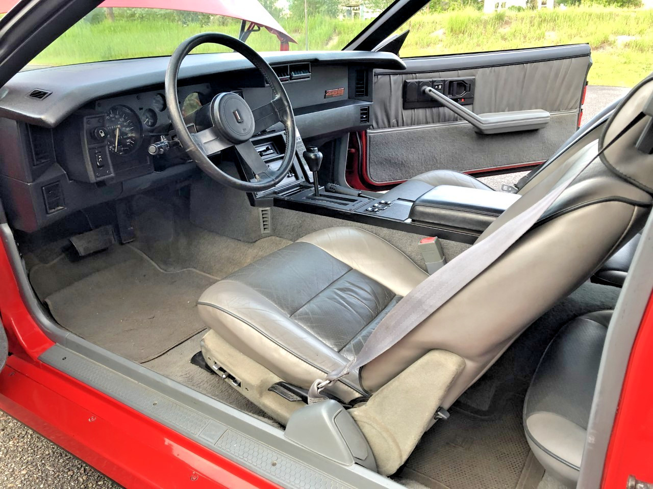 Chevrolet-Camaro-1987-Coupe-10