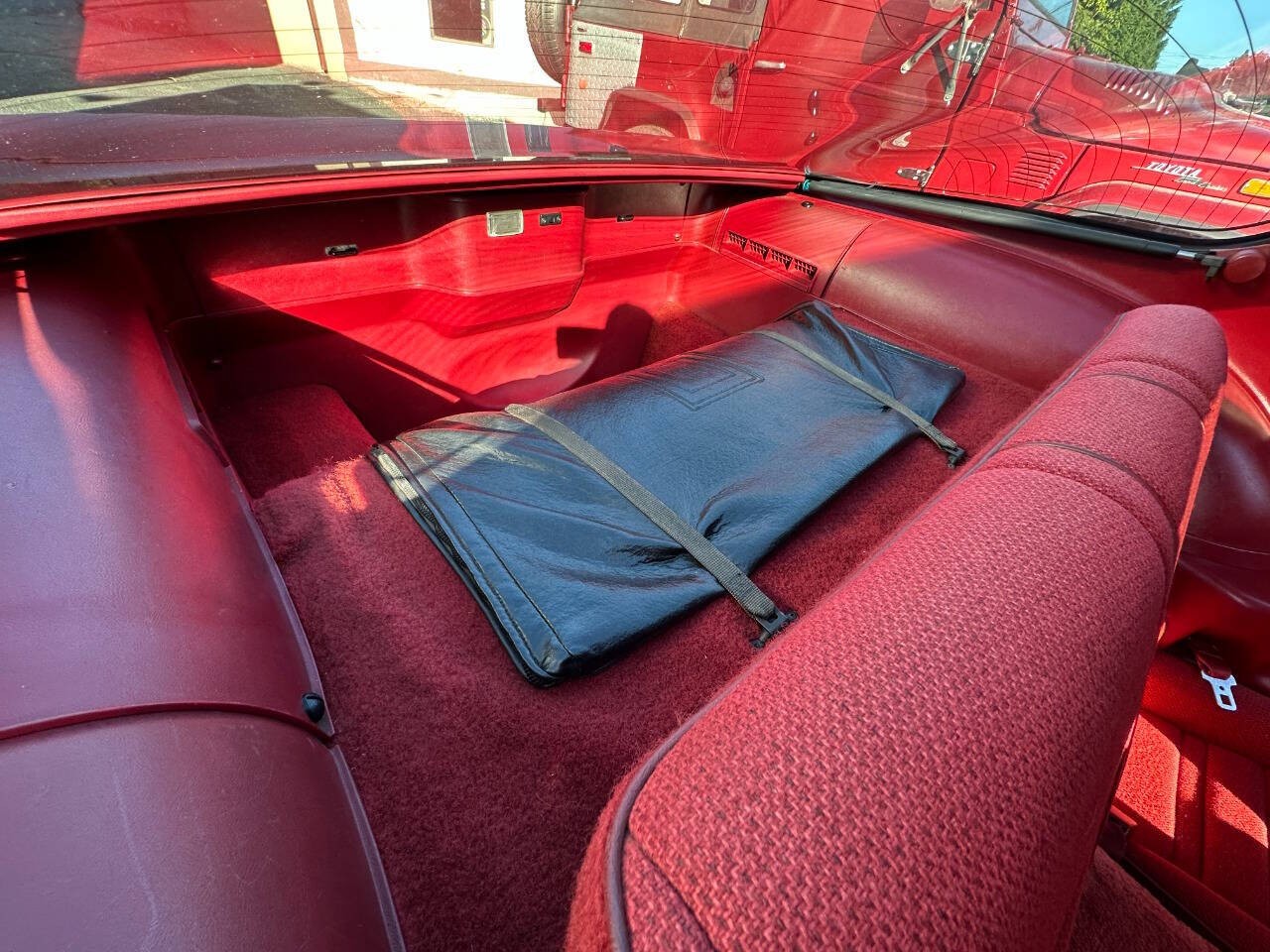 Chevrolet-Camaro-1988-Hatchback-17