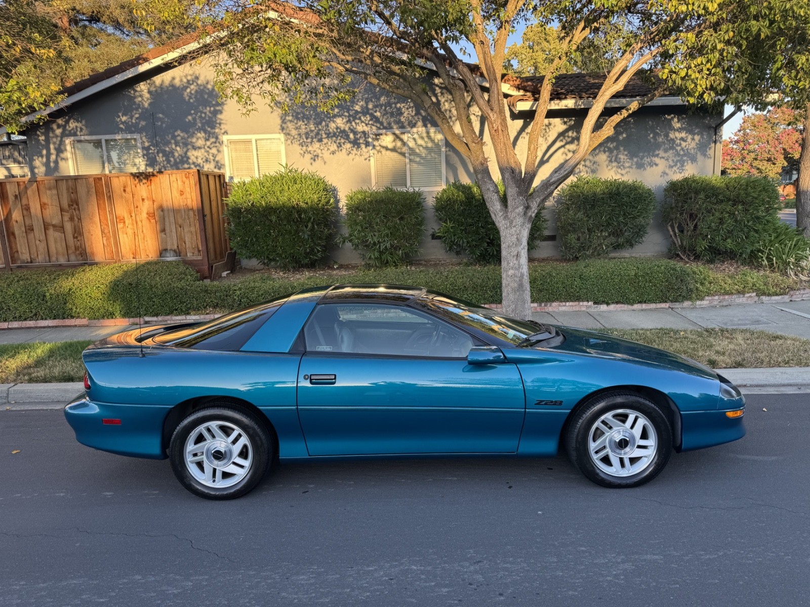 Chevrolet-Camaro-1995-Coupe-1