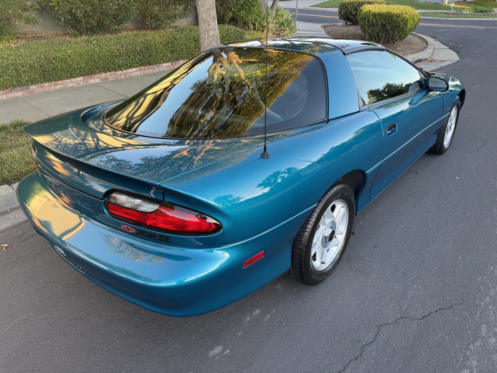 Chevrolet-Camaro-1995-Coupe-2