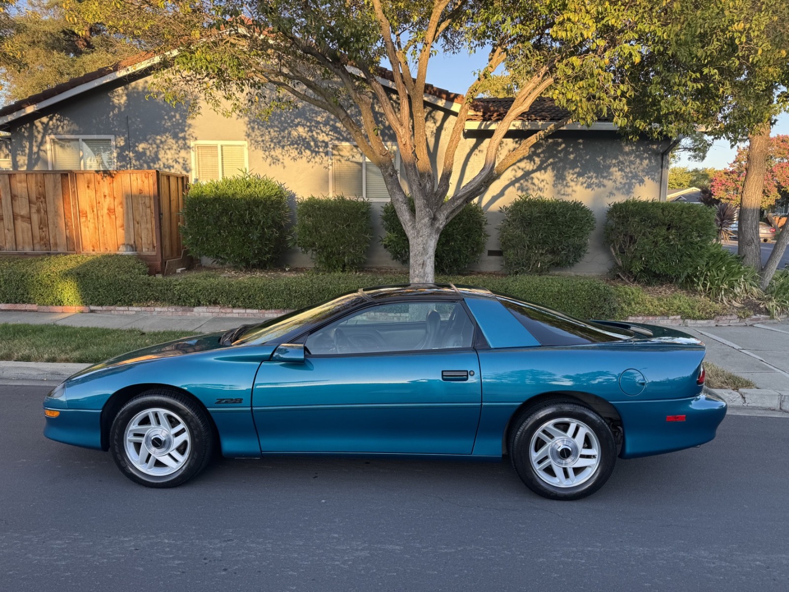Chevrolet-Camaro-1995-Coupe-7