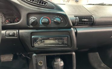 Chevrolet-Camaro-1995-Hatchback-13