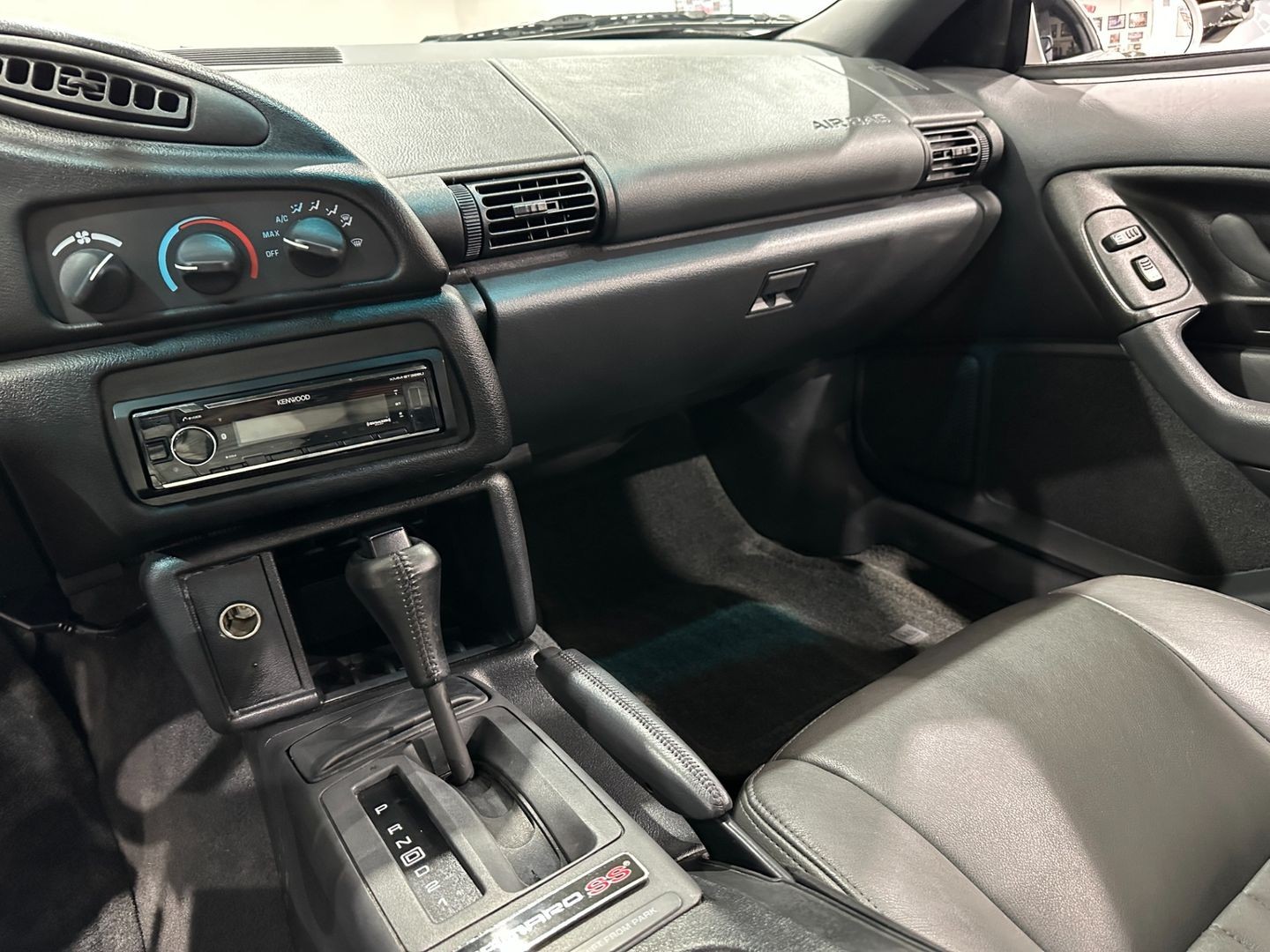 Chevrolet-Camaro-1995-Hatchback-14