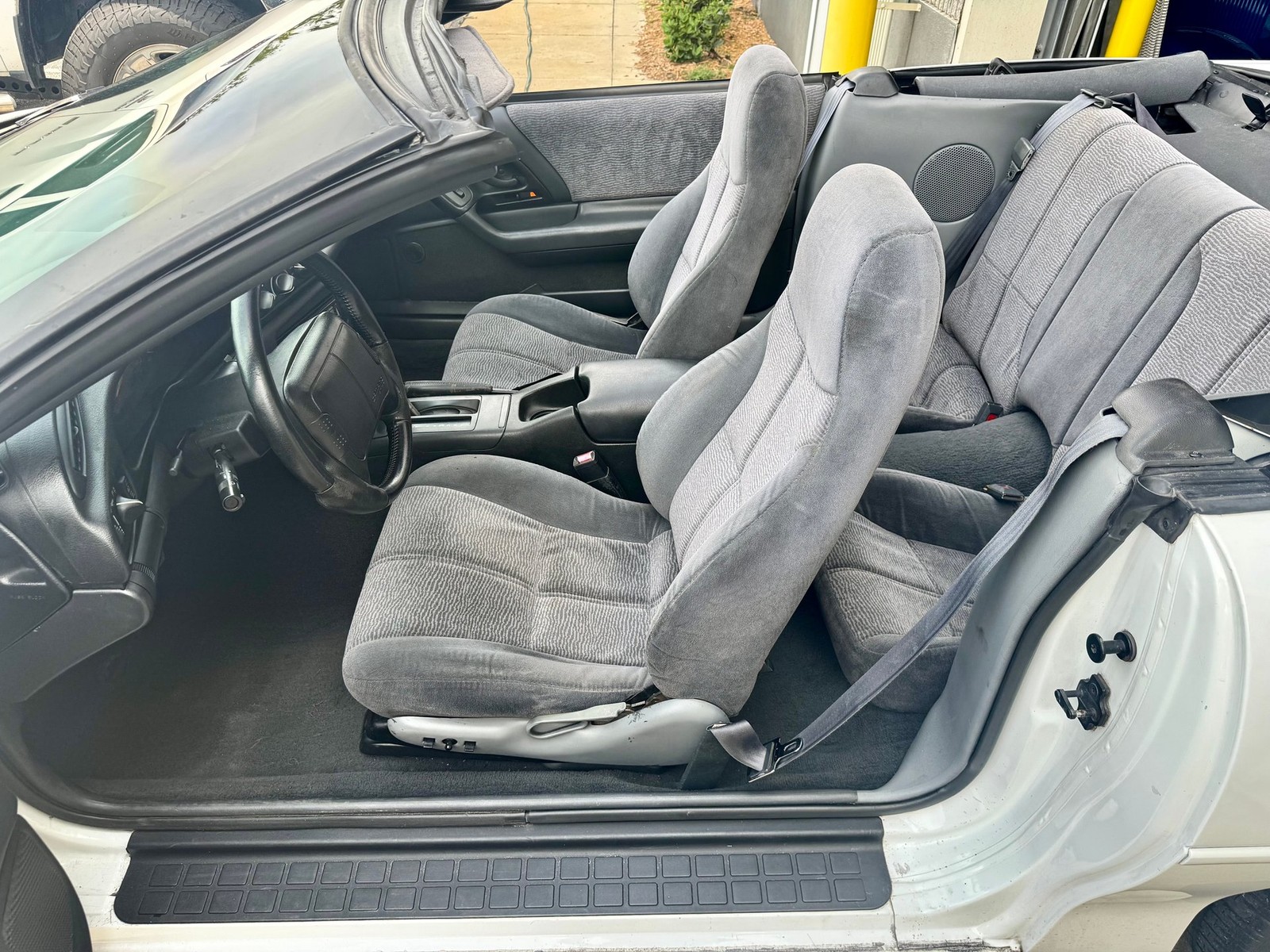 Chevrolet-Camaro-1996-Convertible-3