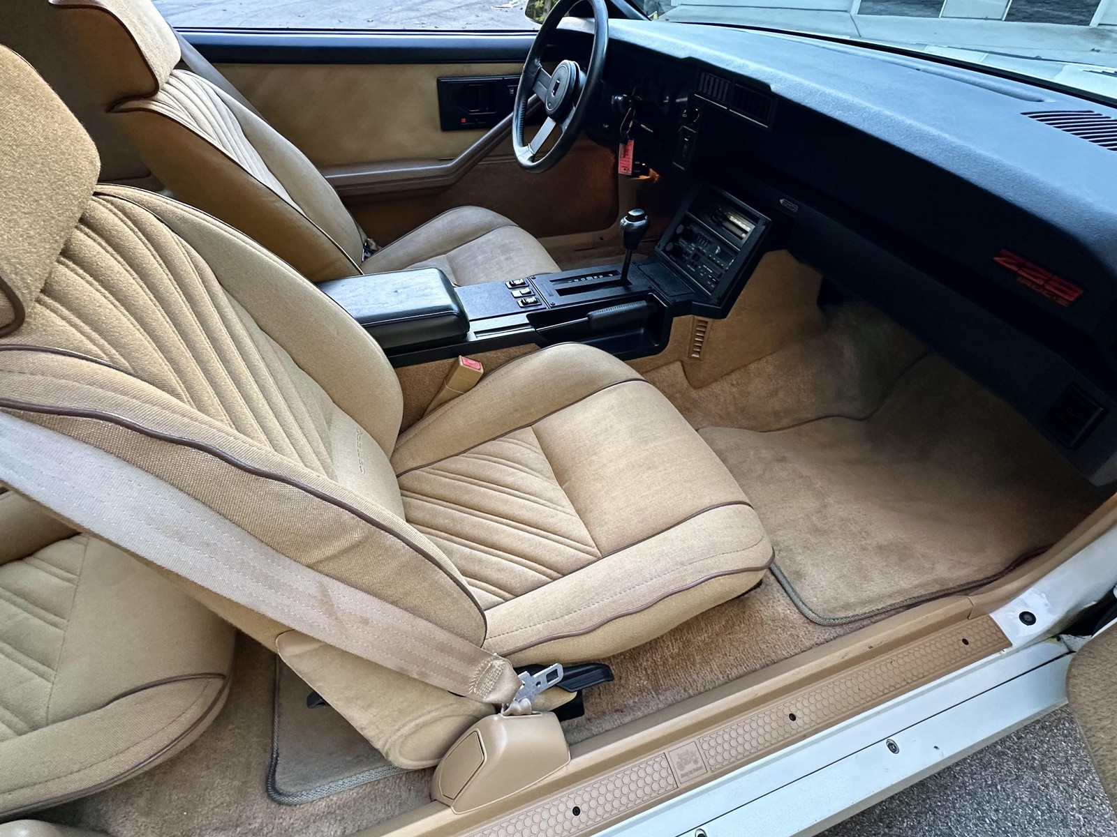 Chevrolet-Camaro-Z28-IROC-Z-1987-59k-Miles-Clean-Carfax-31
