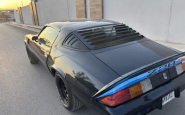 Chevrolet-Camaro-z28-1979-Metallic-Blue-Black-20