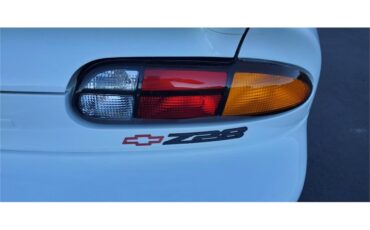 Chevrolet-Camaro-z28-1994-Arctic-white-Medium-graycharcoal-13