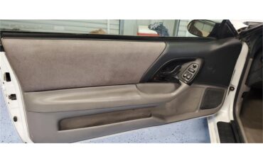 Chevrolet-Camaro-z28-1994-Arctic-white-Medium-graycharcoal-27