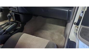 Chevrolet-Camaro-z28-1994-Arctic-white-Medium-graycharcoal-32