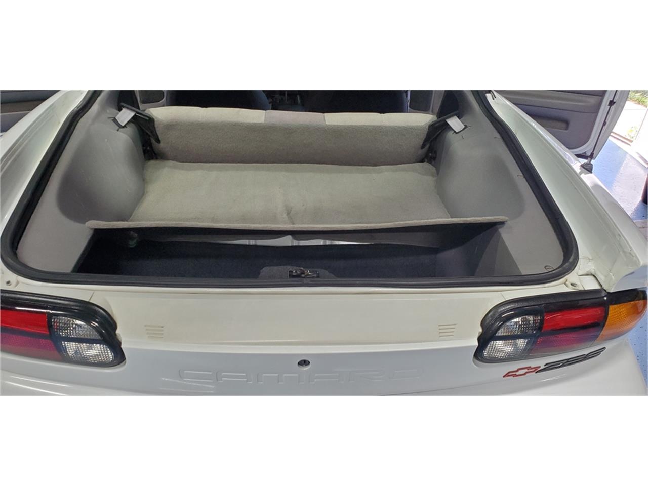Chevrolet-Camaro-z28-1994-Arctic-white-Medium-graycharcoal-34
