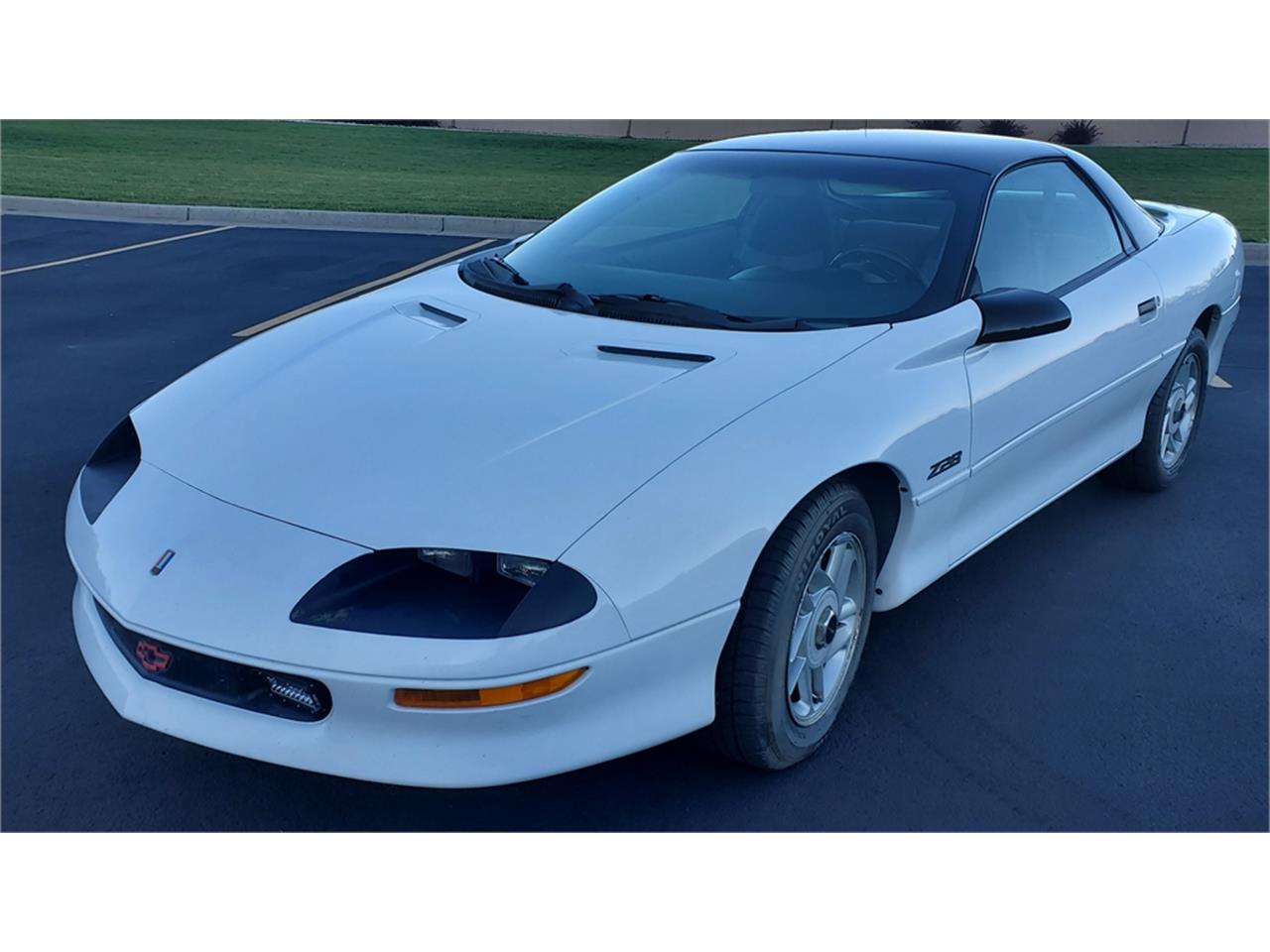 Chevrolet-Camaro-z28-1994-Arctic-white-Medium-graycharcoal-41