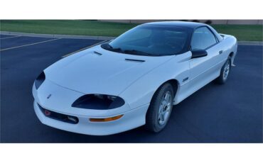 Chevrolet-Camaro-z28-1994-Arctic-white-Medium-graycharcoal-45