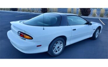 Chevrolet-Camaro-z28-1994-Arctic-white-Medium-graycharcoal-48
