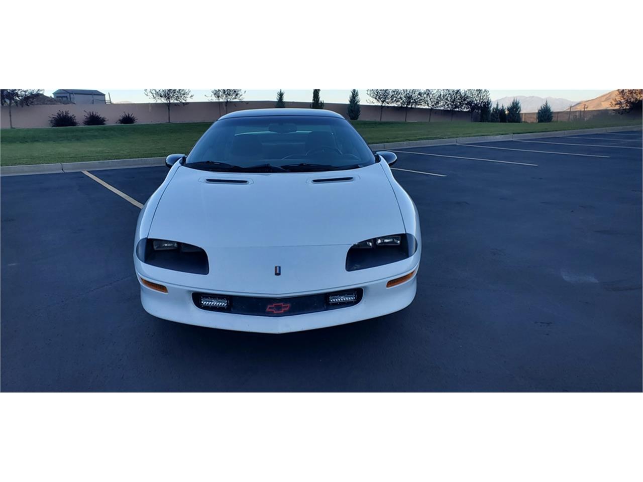 Chevrolet-Camaro-z28-1994-Arctic-white-Medium-graycharcoal-51