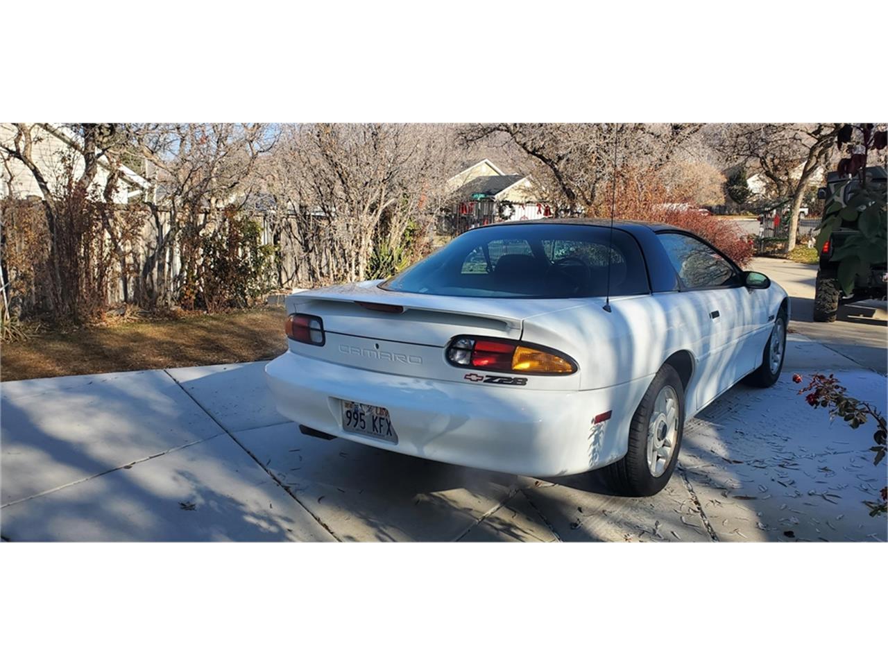 Chevrolet-Camaro-z28-1994-Arctic-white-Medium-graycharcoal-7