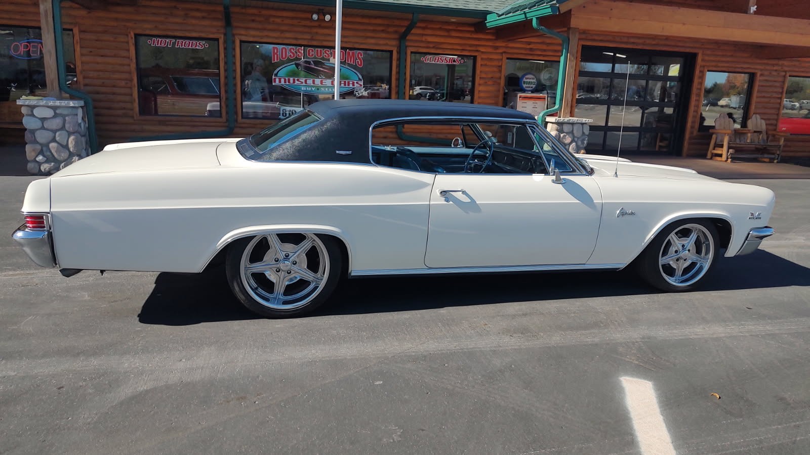 Chevrolet-Caprice-1966-2-Door-Coupe-18