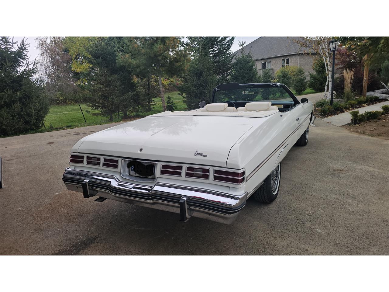 Chevrolet-Caprice-1975-White-White-10