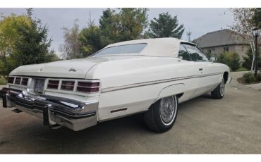 Chevrolet-Caprice-1975-White-White-11