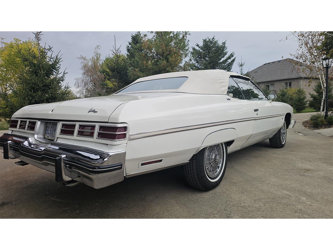 Chevrolet-Caprice-1975-White-White-11