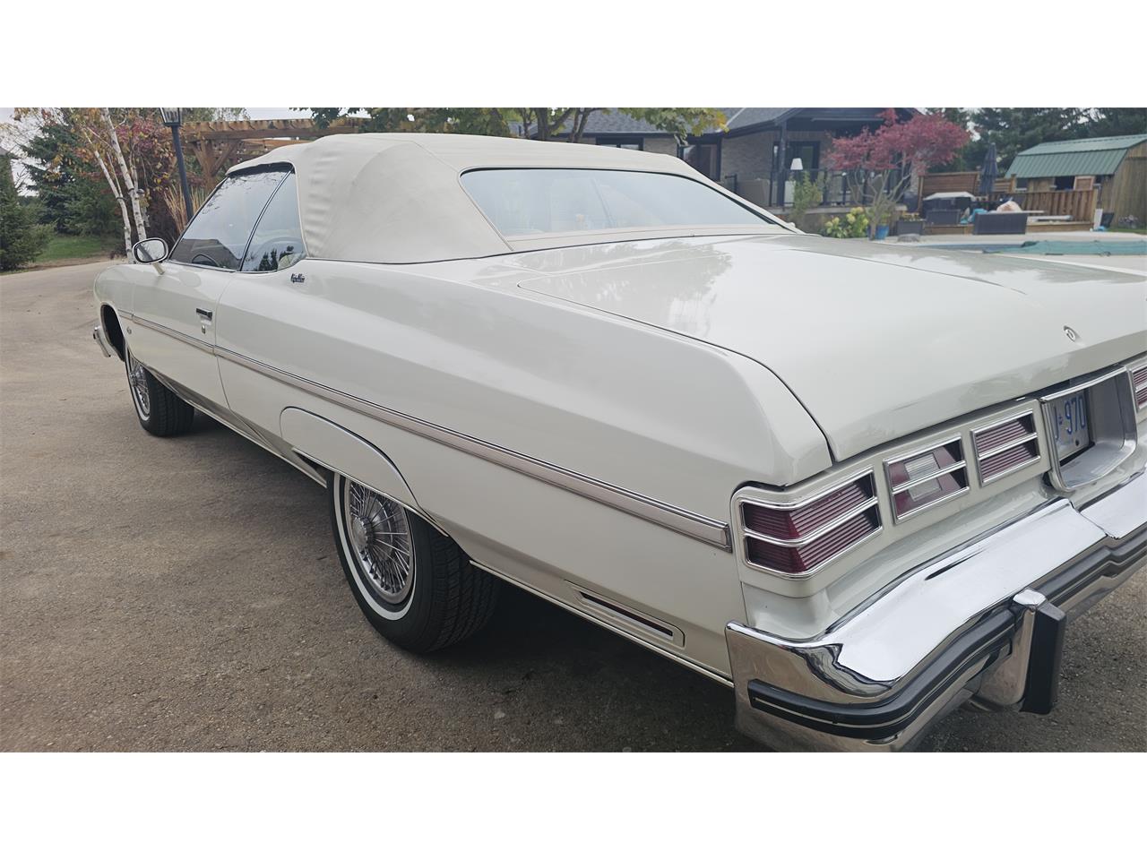 Chevrolet-Caprice-1975-White-White-12
