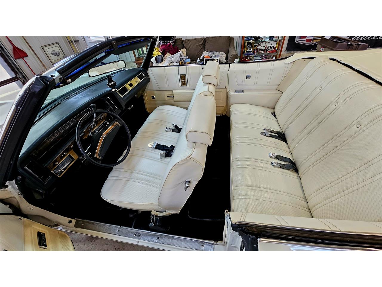 Chevrolet-Caprice-1975-White-White-14