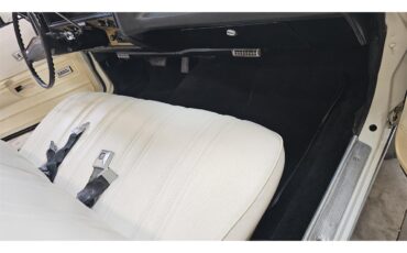 Chevrolet-Caprice-1975-White-White-16