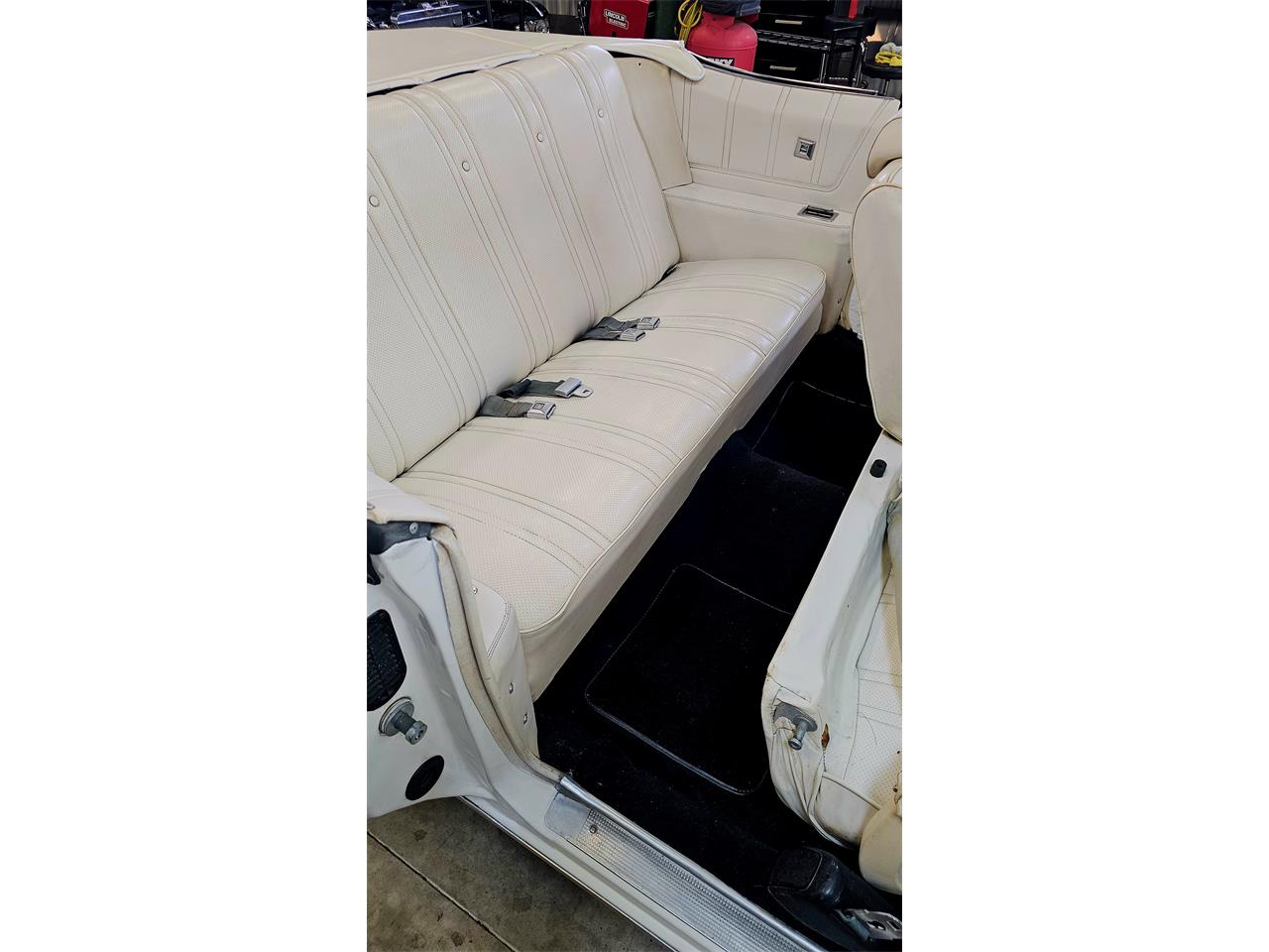 Chevrolet-Caprice-1975-White-White-17