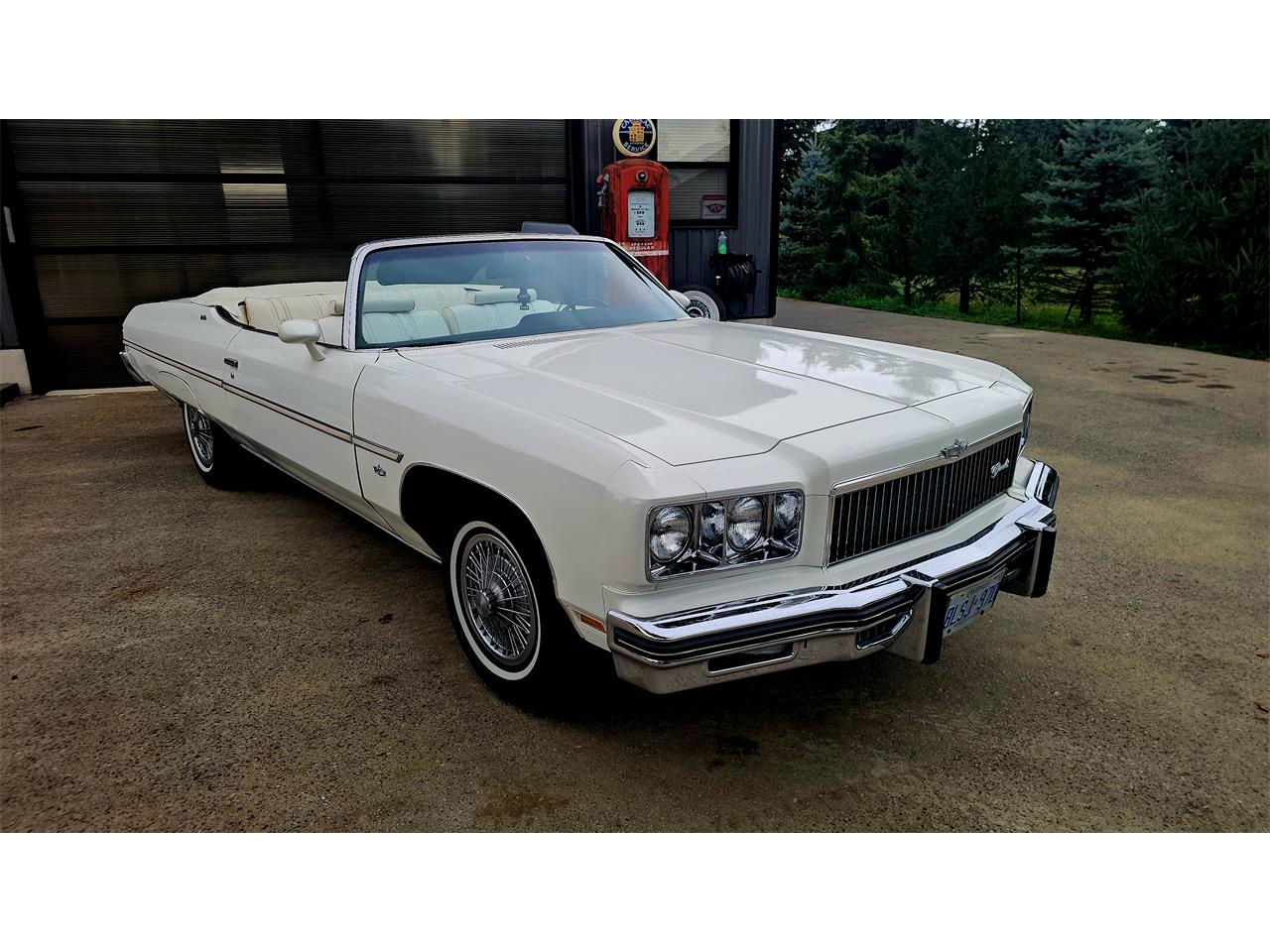 Chevrolet-Caprice-1975-White-White-18