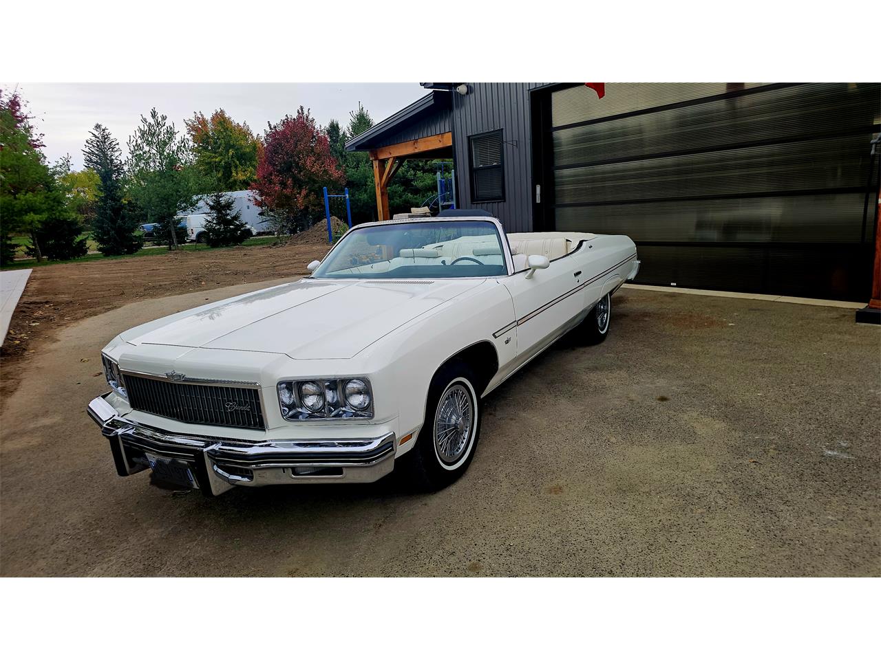 Chevrolet-Caprice-1975-White-White-2