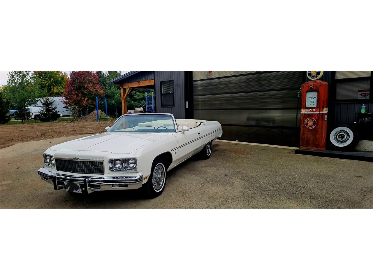 Chevrolet-Caprice-1975-White-White-3