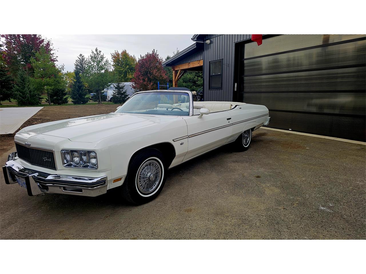 Chevrolet-Caprice-1975-White-White-4
