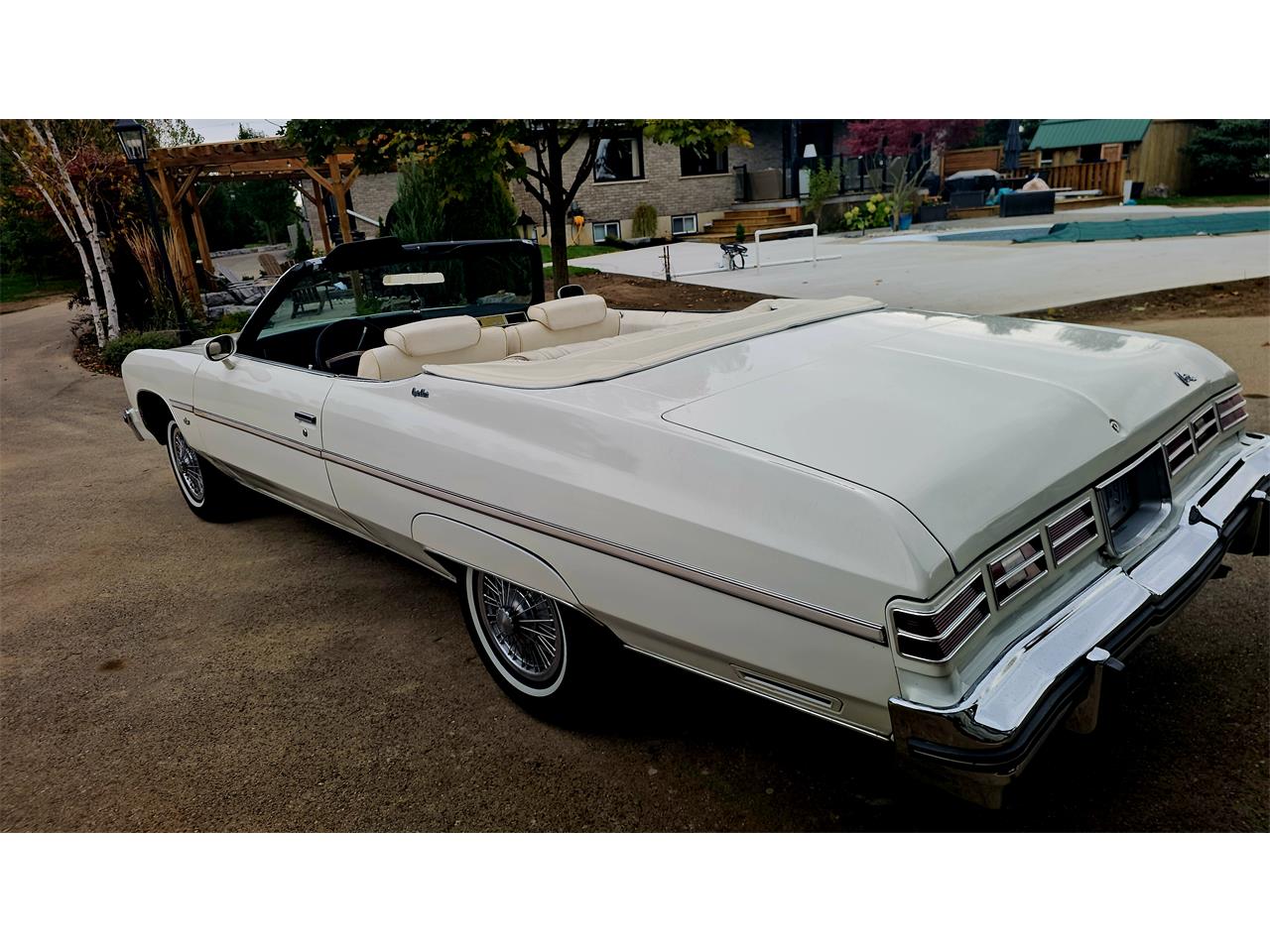 Chevrolet-Caprice-1975-White-White-6