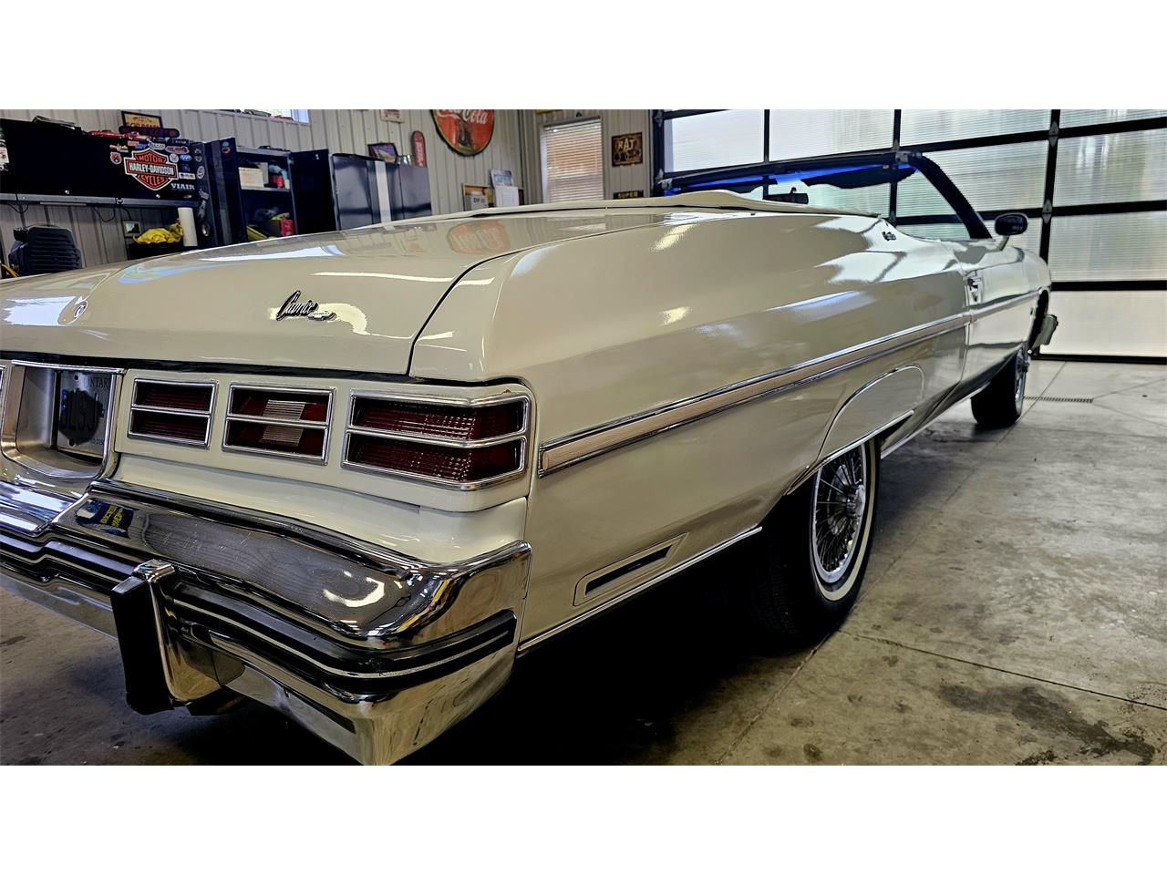 Chevrolet-Caprice-1975-White-White-8