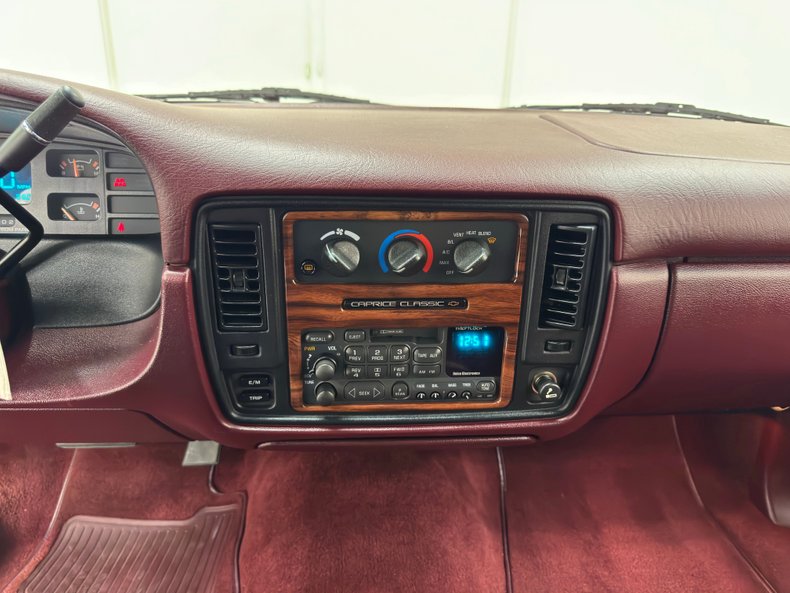 Chevrolet-Caprice-1995-Medium-Garnet-Red-Dark-Pewter-32