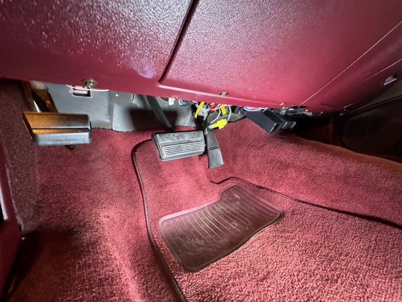 Chevrolet-Caprice-1995-Medium-Garnet-Red-Dark-Pewter-34