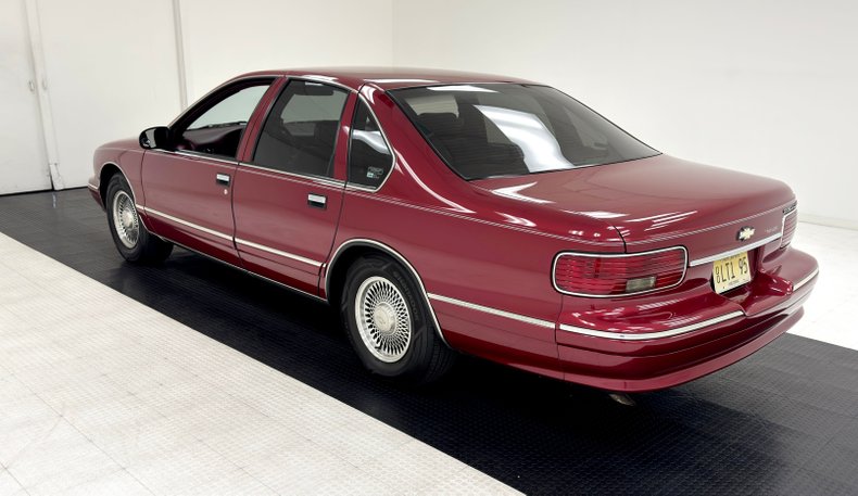 Chevrolet-Caprice-1995-Medium-Garnet-Red-Dark-Pewter-37