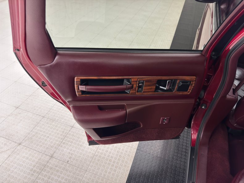Chevrolet-Caprice-1995-Medium-Garnet-Red-Dark-Pewter-47