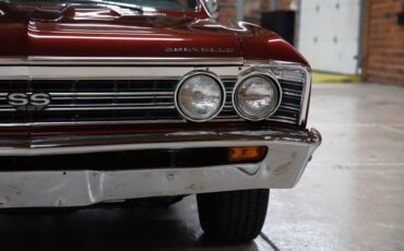 Chevrolet-Chevelle-1967-Burgundy-Metallic-Black-10