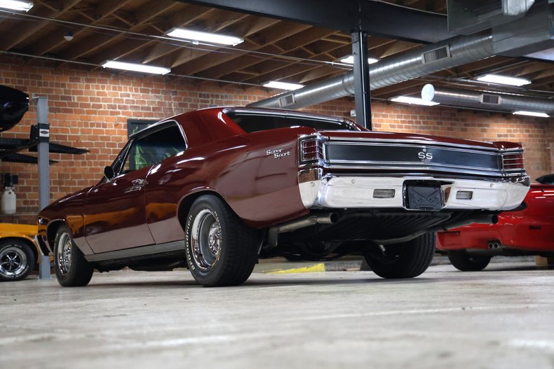 Chevrolet-Chevelle-1967-Burgundy-Metallic-Black-40