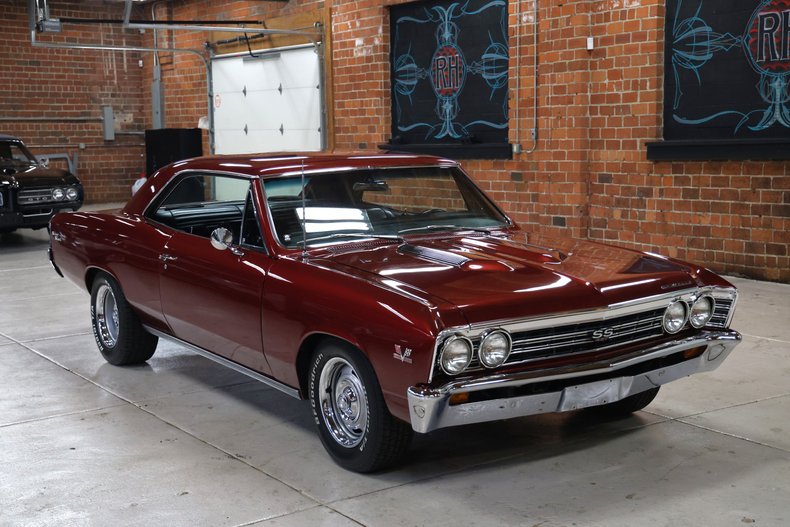 Chevrolet-Chevelle-1967-Burgundy-Metallic-Black-42