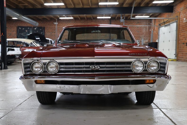Chevrolet-Chevelle-1967-Burgundy-Metallic-Black-43