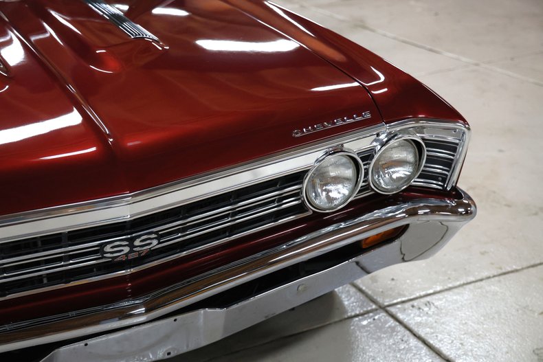 Chevrolet-Chevelle-1967-Burgundy-Metallic-Black-44